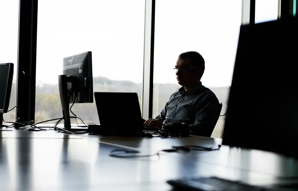 Pracownik biurowy, zdjęcie ilustracyjne, Fot. PAP/Adam Warżawa