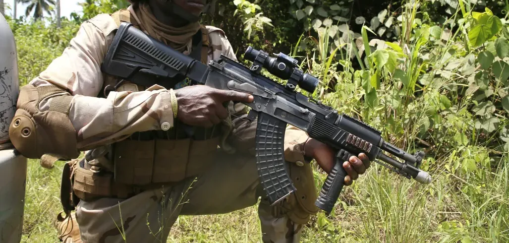 Żołnierz z Nigru, zdjęcie ilustracyjne, fot. PAP/EPA/LEGNAN KOULA