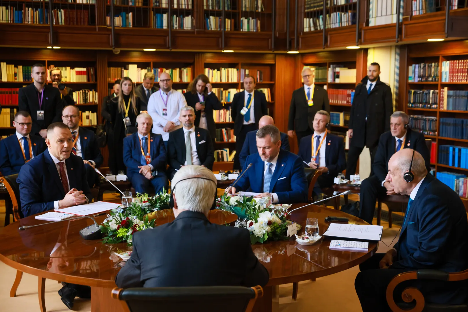 Prezydent RP Karol Nawrocki wraz z prezydentami Czech, Słowacji i Węgier.. Fot. PAP/	Radek Pietruszka