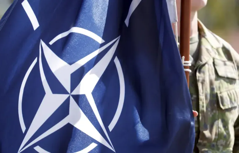 Flaga NATO, zdjęcie ilustracyjne, fot. PAP/EPA/TOMS KALNINS