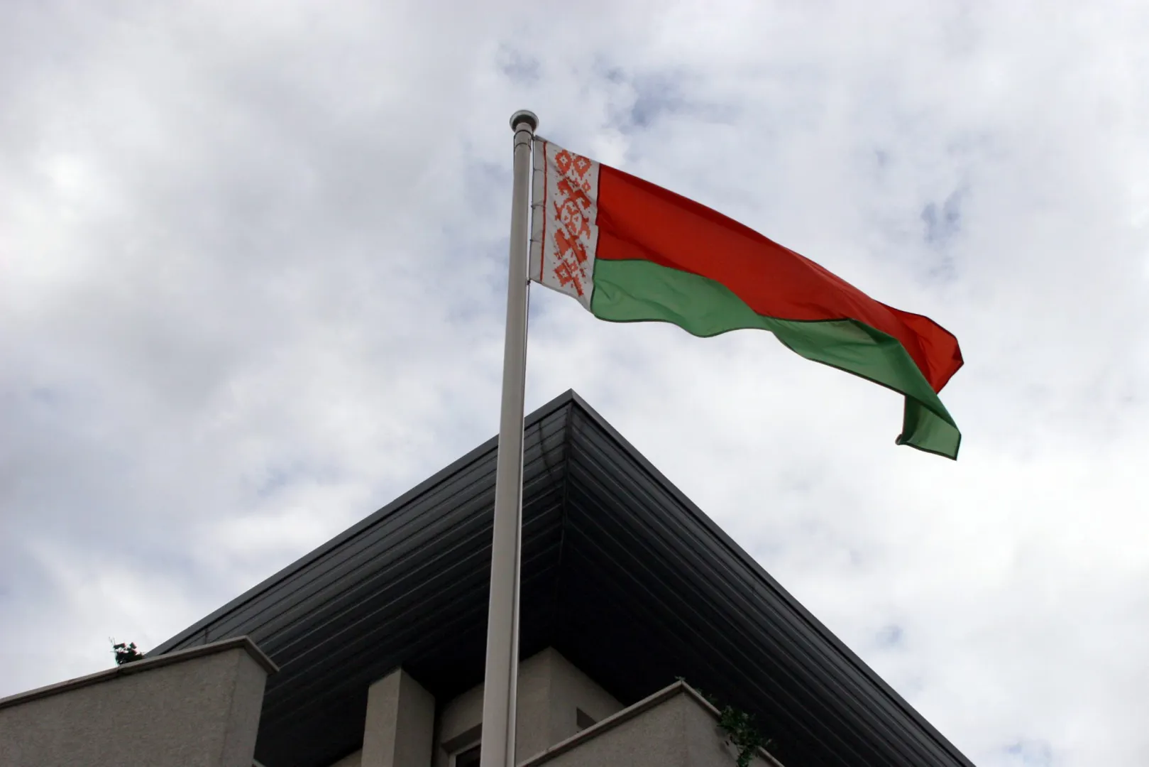 Ambasada Białorusi w Warszawie. Fot. PAP/	Tomasz Gzell