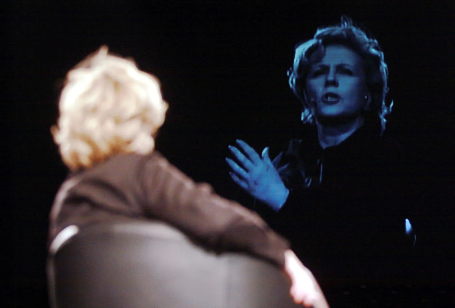 Krystyna Janda podczas pokazu dla mediów sztuki "Biała Bluzka" w reżyserii Magdy Umer w "Och-Teatrze" w 2010 roku Fot. PAP/Tomasz Gzell