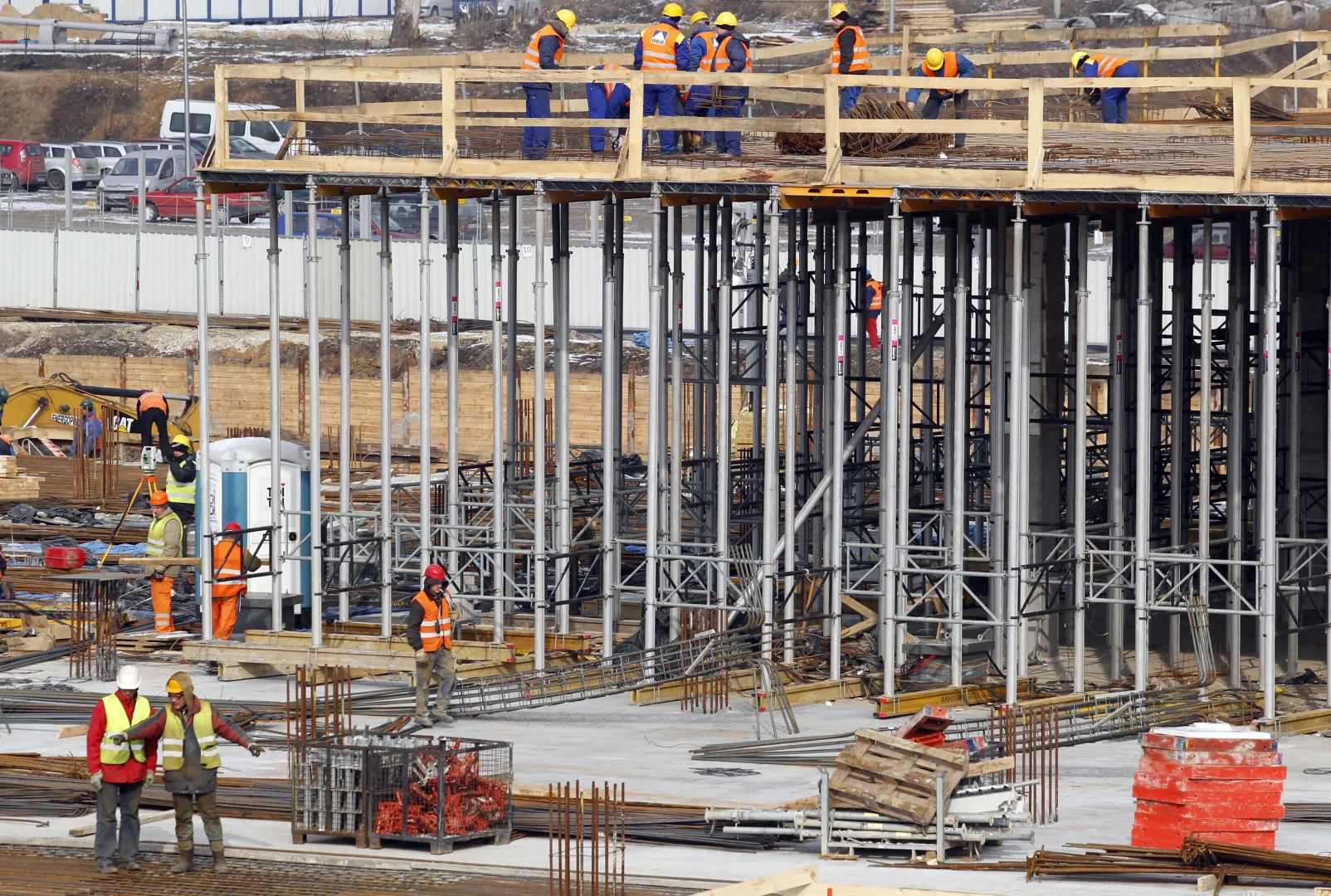 Pracownicy budowlani Fot. PAP/Andrzej Grygiel