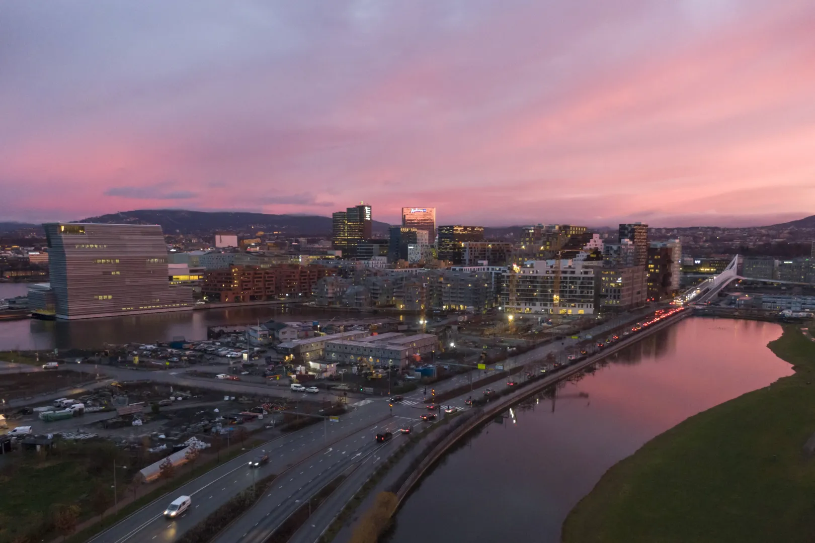 Widok na muzeum Muncha w Oslo, zdjęcie ilustracyjne, fot. PAP/EPA/NTB/Cornelius Poppe