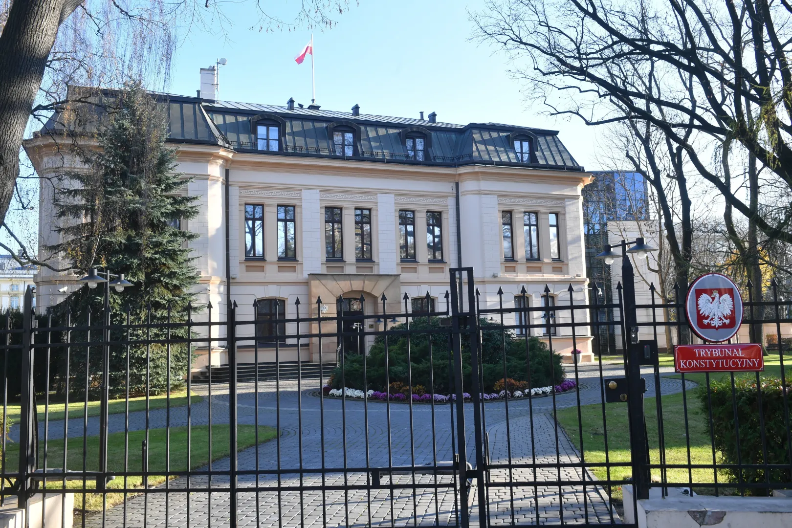 Siedziba Trybunału Konstytucyjnego w Warszawie. Fot. PAP/Radek Pietruszka