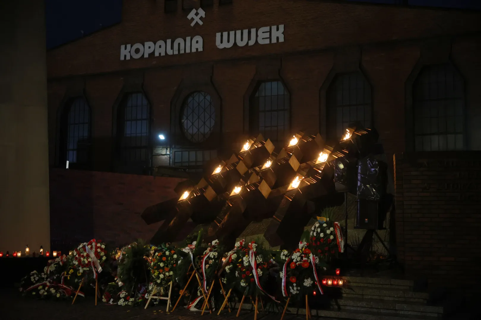 Pomnik poległych górników KWK „Wujek” w Katowicach. Fot. PAP/	Andrzej Grygiel