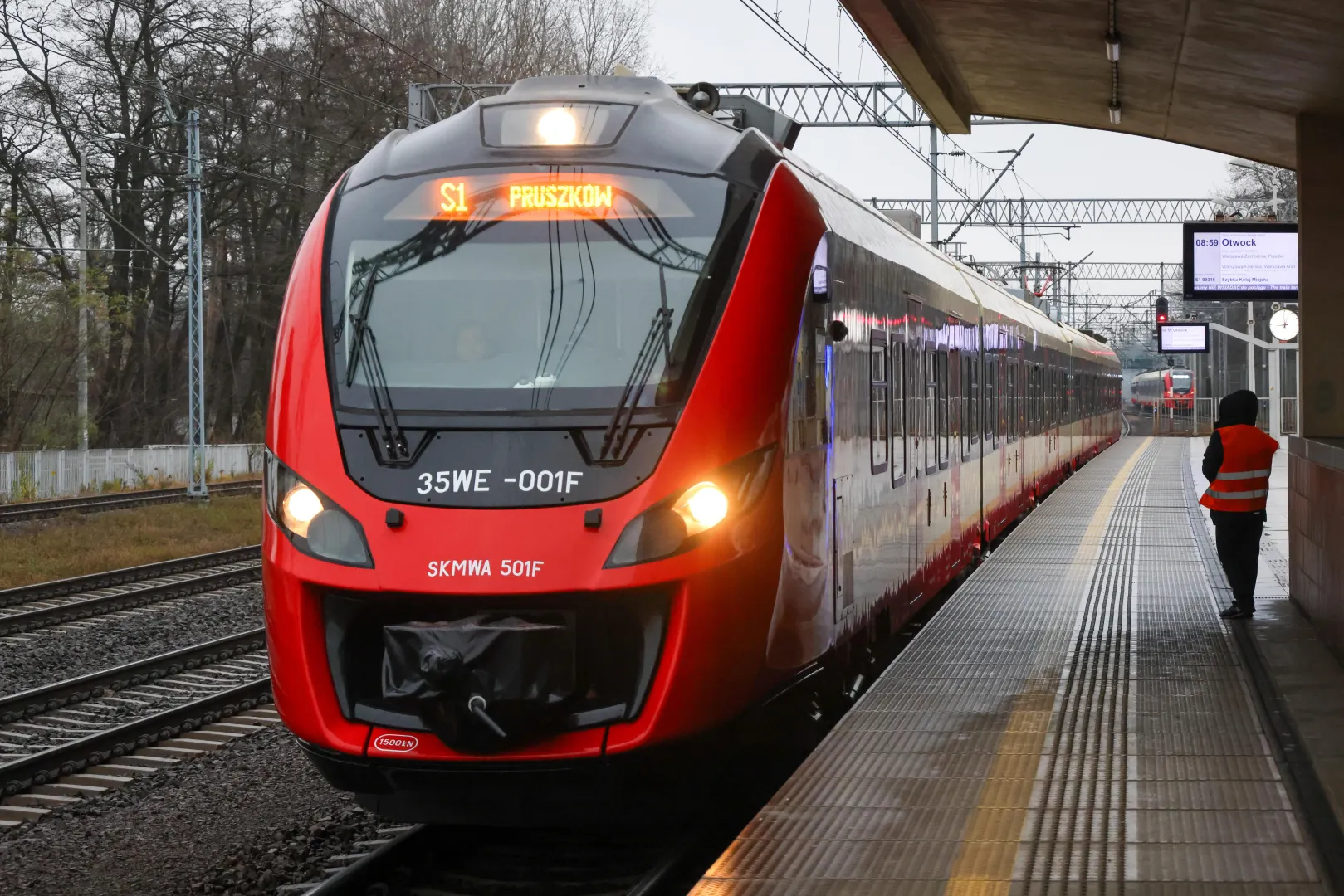 Stacja Pruszków. Kolej Miejska, SKM. Fot. PAP/ Albert Zawada