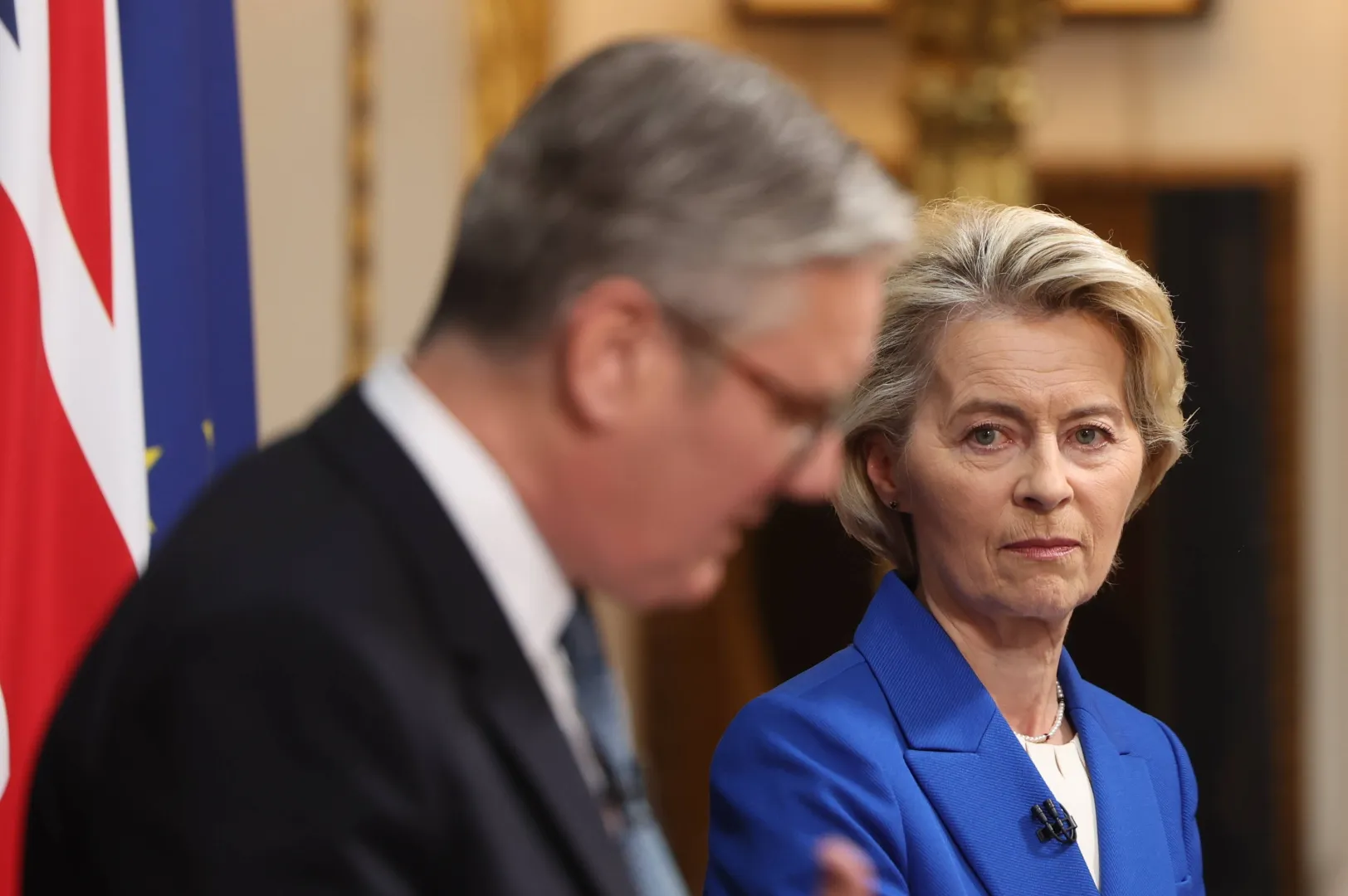 Keir Starmer i Ursula von der Leyen. Fot. PAP/EPA/	NEIL HALL / POOL