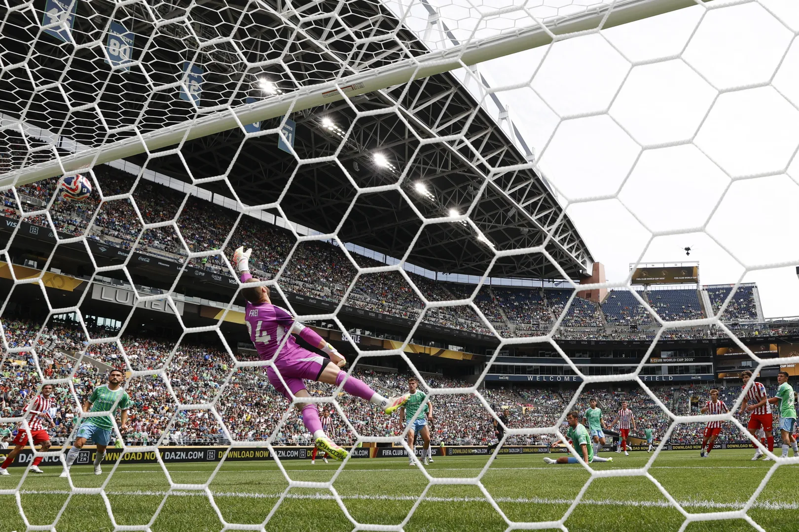 Mecz na stadionie w Seattle, zdjęcie ilustracyjne, fot. PAP/EPA/JOHN G. MABANGLO