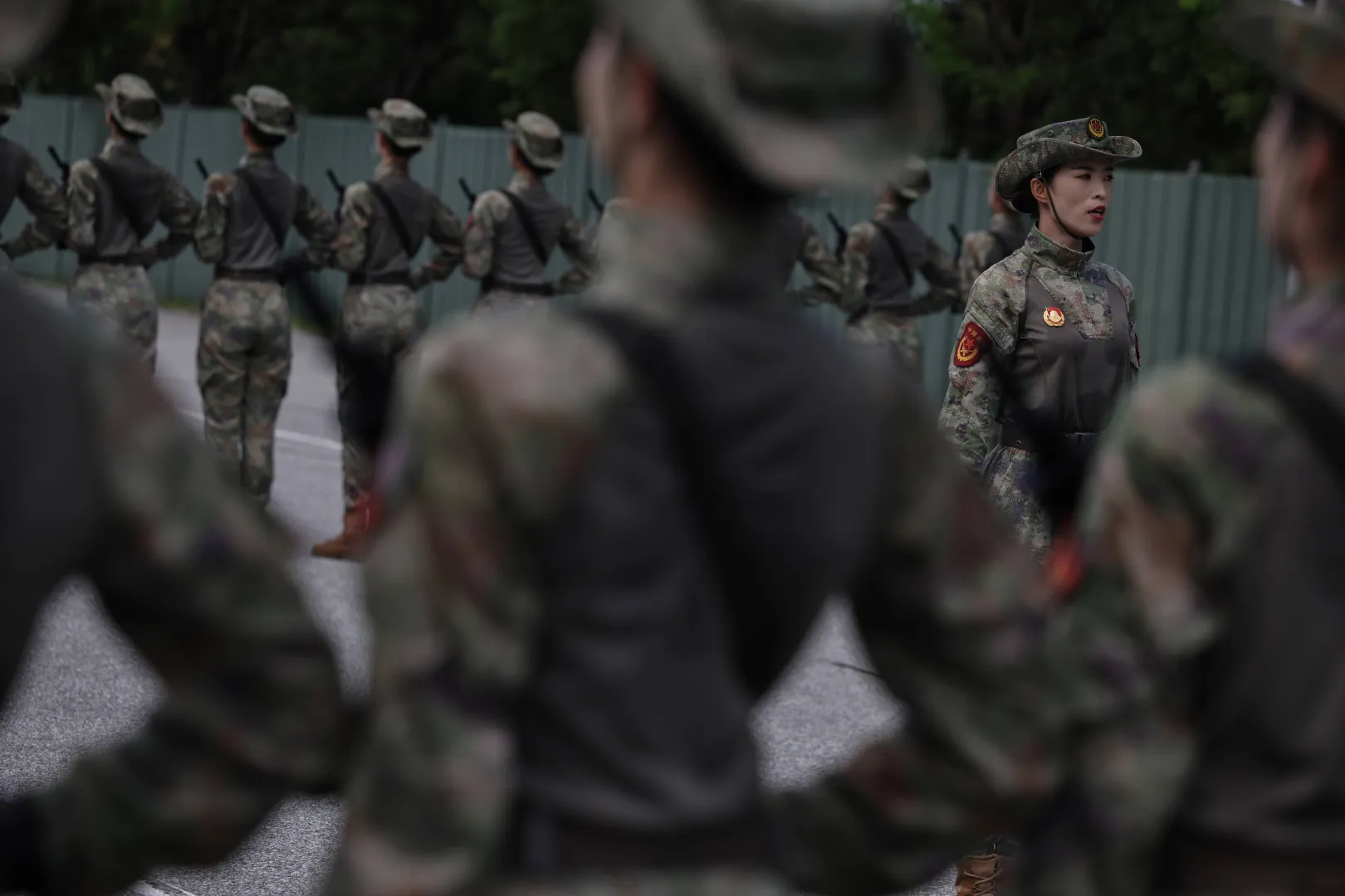 Żołnierze Armii Ludowo-Wyzwoleńczej. Fot. PAP/EPA/ANDRES MARTINEZ CASARES