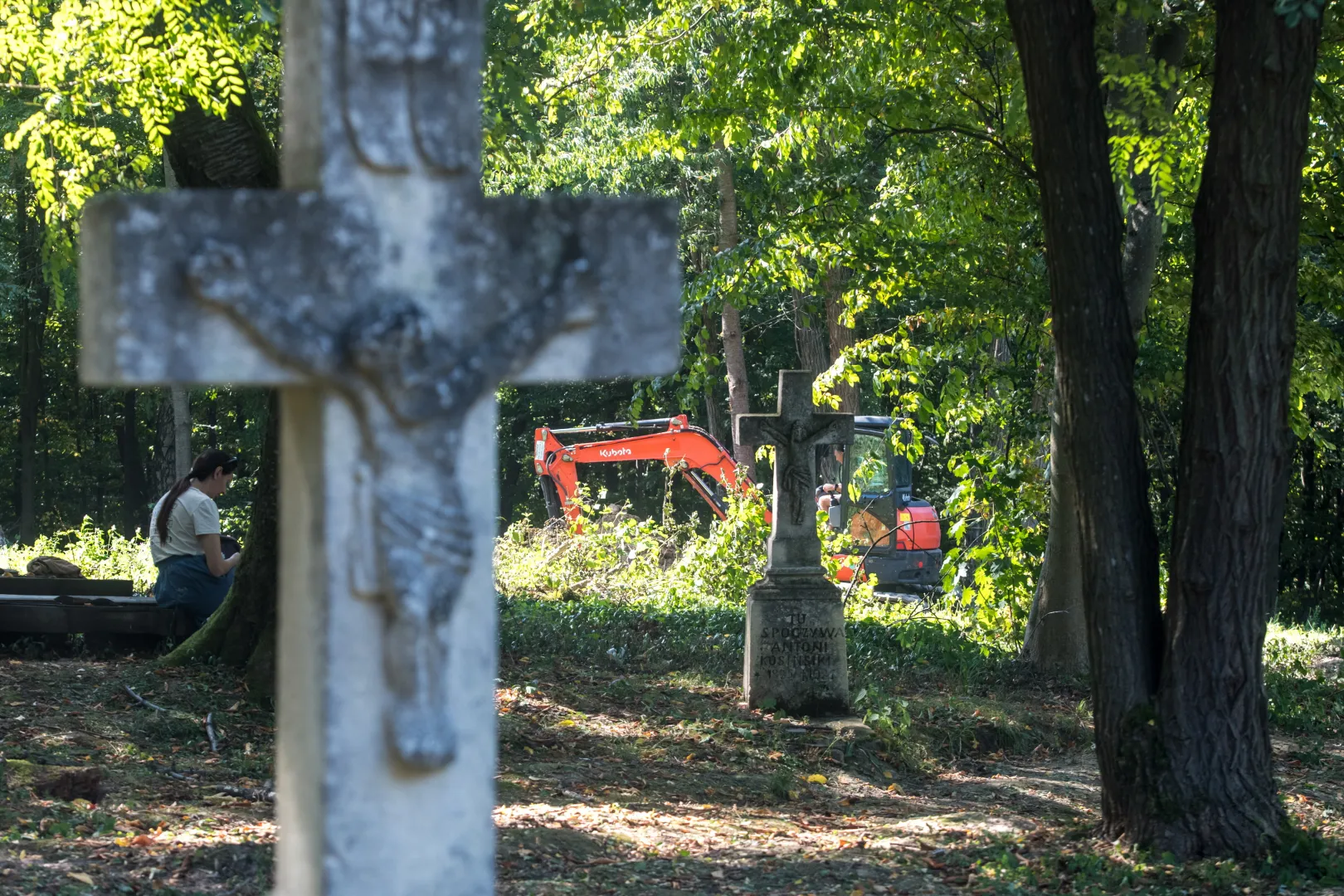 Ekshumacje w Puźnikach, fot. PAP/Vladyslav Musiienko