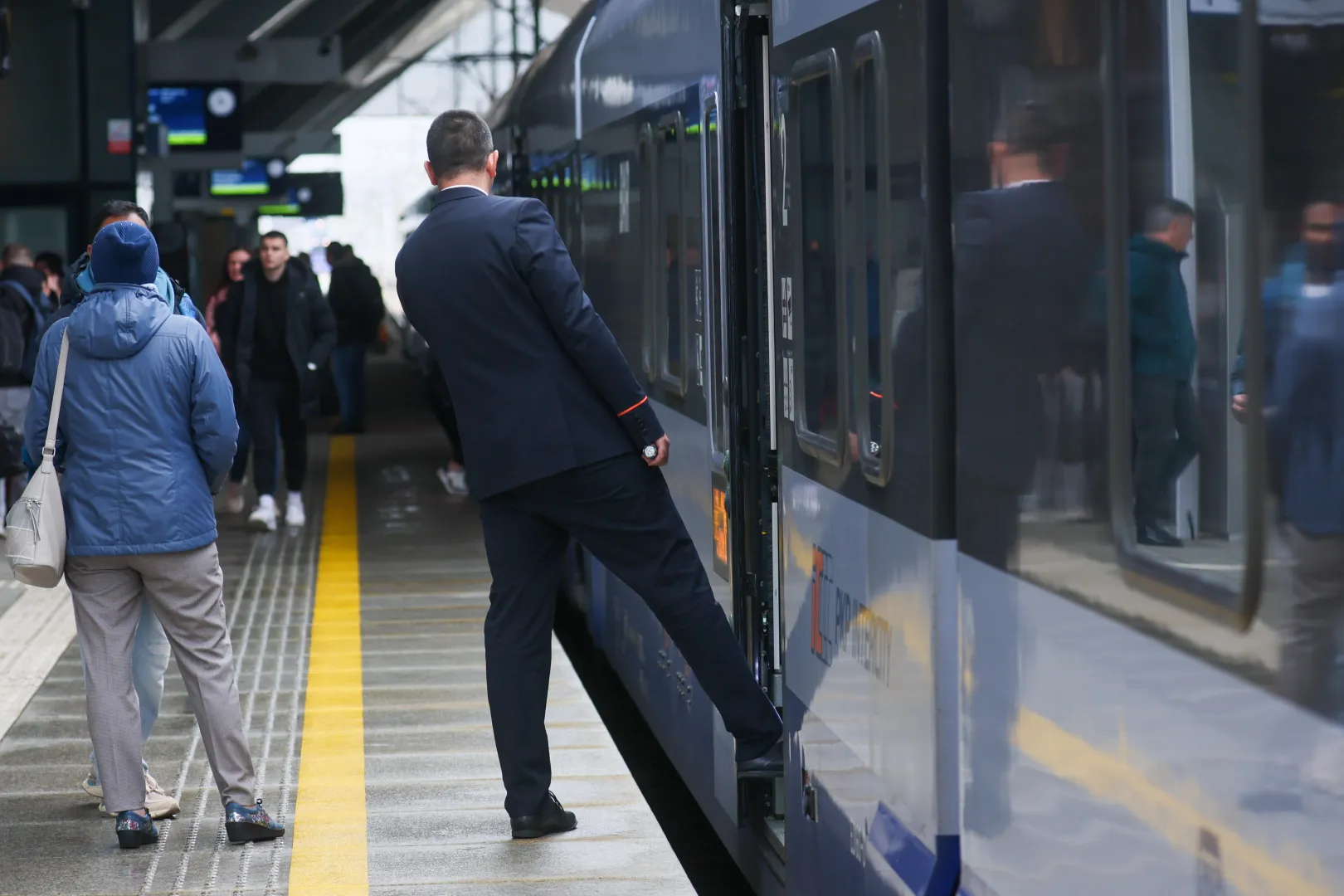 Pociąg PKP Intercity. Fot. PAP/Leszek Szymański