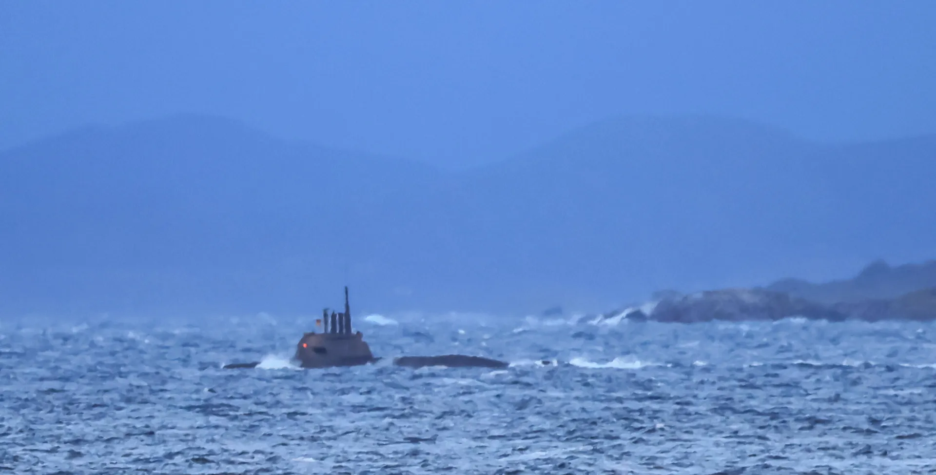 Niemiecki okręt podwodny U32 (Typ 212A). Fot. PAP/EPA/HANNIBAL HANSCHKE 