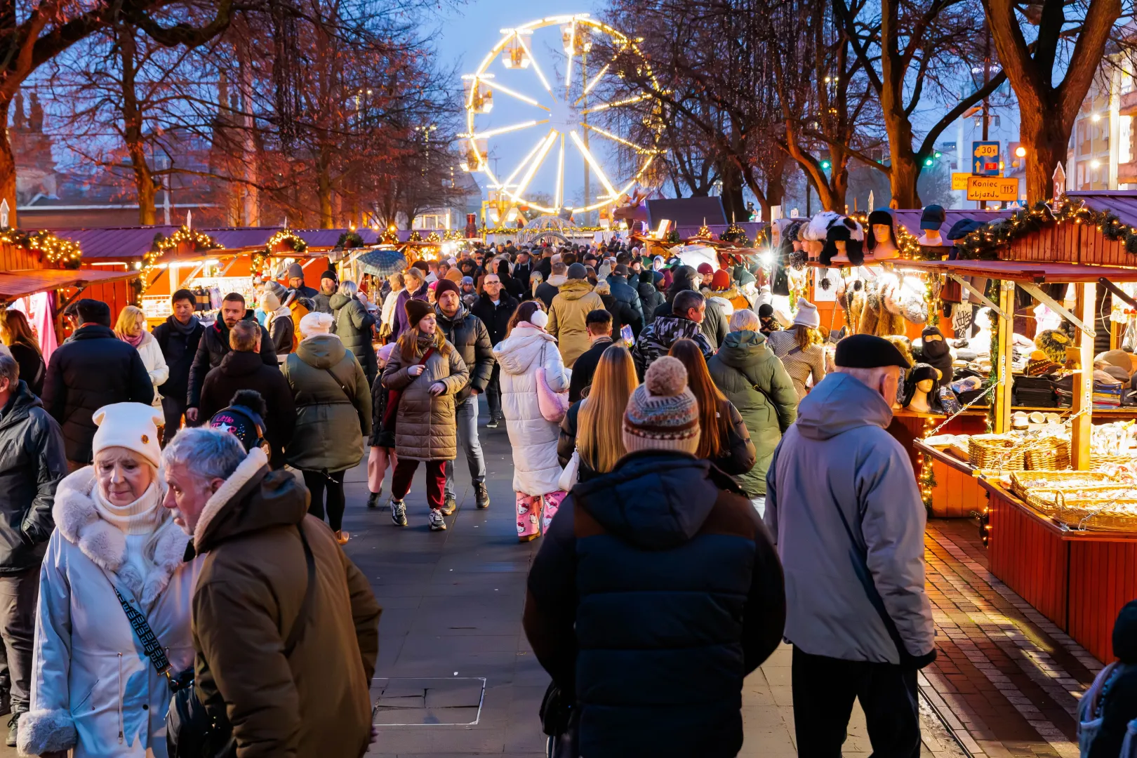 Jarmark bożonarodzeniowy w Szczecinie, zdjęcie ilustracyjne, fot. PAP/Jerzy Muszyński