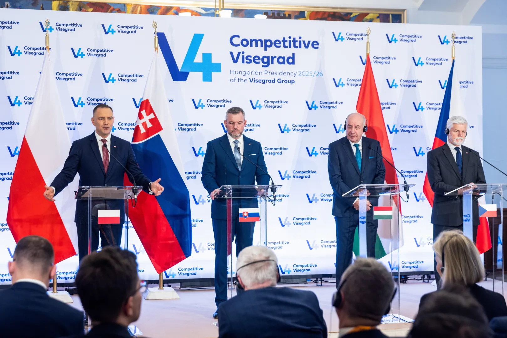 Prezydent Karol Nawrocki, prezydent Słowacji Peter Pellegrini, prezydent Węgier Tamas Sulyok i prezydent Czech Petr Pavel. Fot. PAP/Leszek Szymański