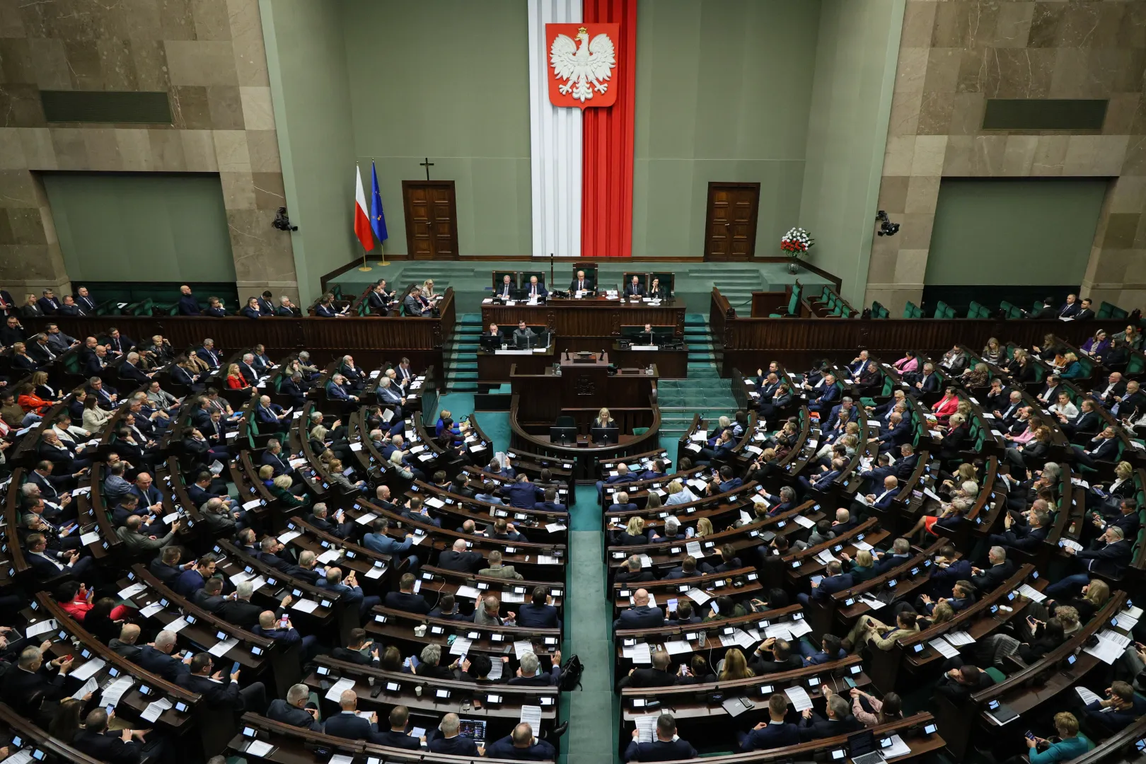 Posłowie na sali obrad Sejmu, fot. PAP/Paweł Supernak