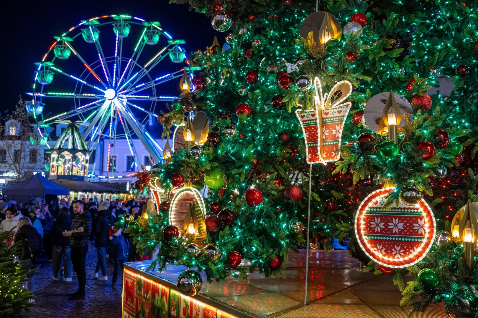 Jarmark świąteczny. Zdjęcie ilustracyjne. Fot. PAP/Darek Delmanowicz