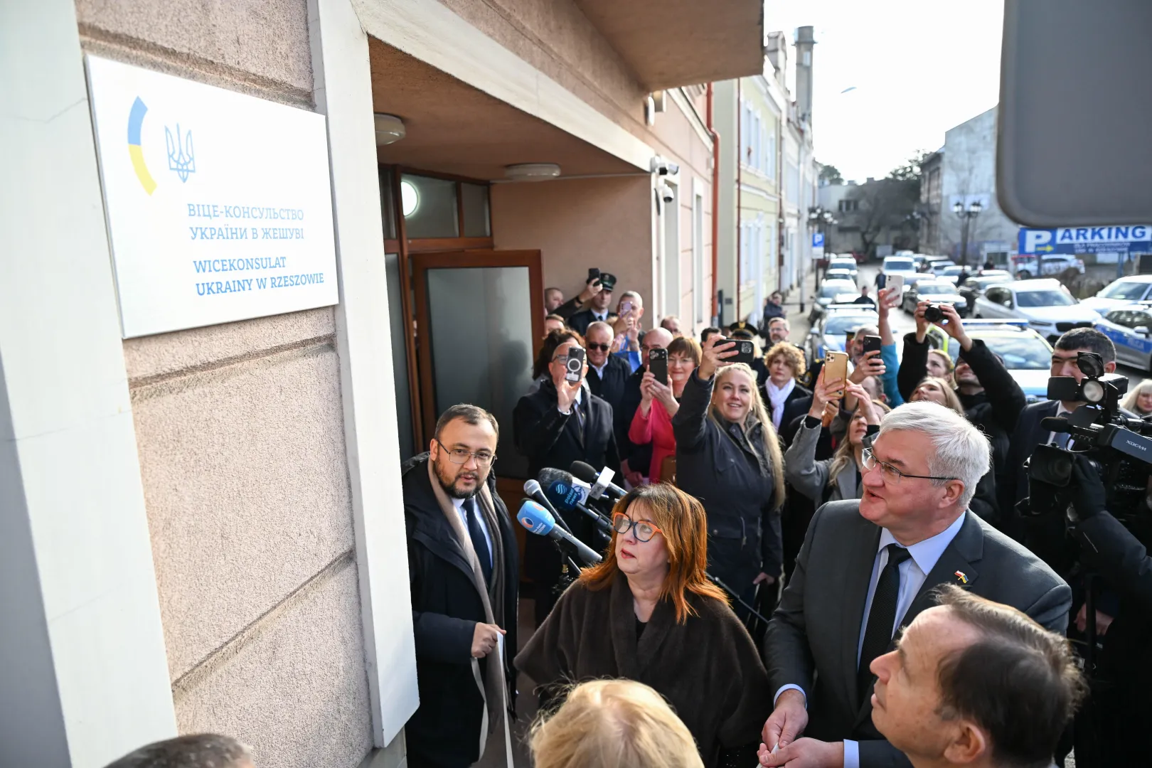 Міністр закордонних справ України Андрій Сибіга (праворуч) на відкритті українського віцеконсульства в Ряшеві. Fot. PAP/Darek Delmanowicz