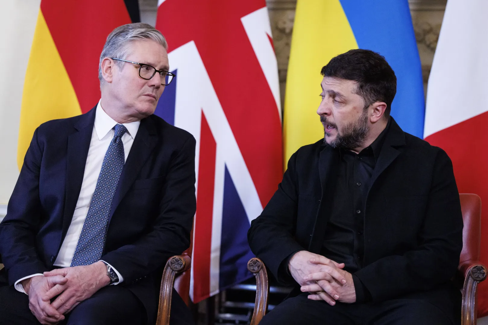 Прем'єр-міністр Великої Британії Кір Стармер і український президент Володимир Зеленський. Fot. PAP/EPA/TOLGA AKMEN/POOL