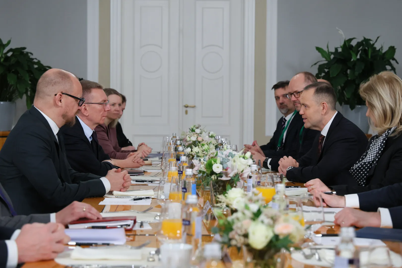 W Rydze rozpoczęło się spotkanie prezydentów Nawrockiego i Rinkeviczsa. Fot. PAP/PAP/Paweł Supernak