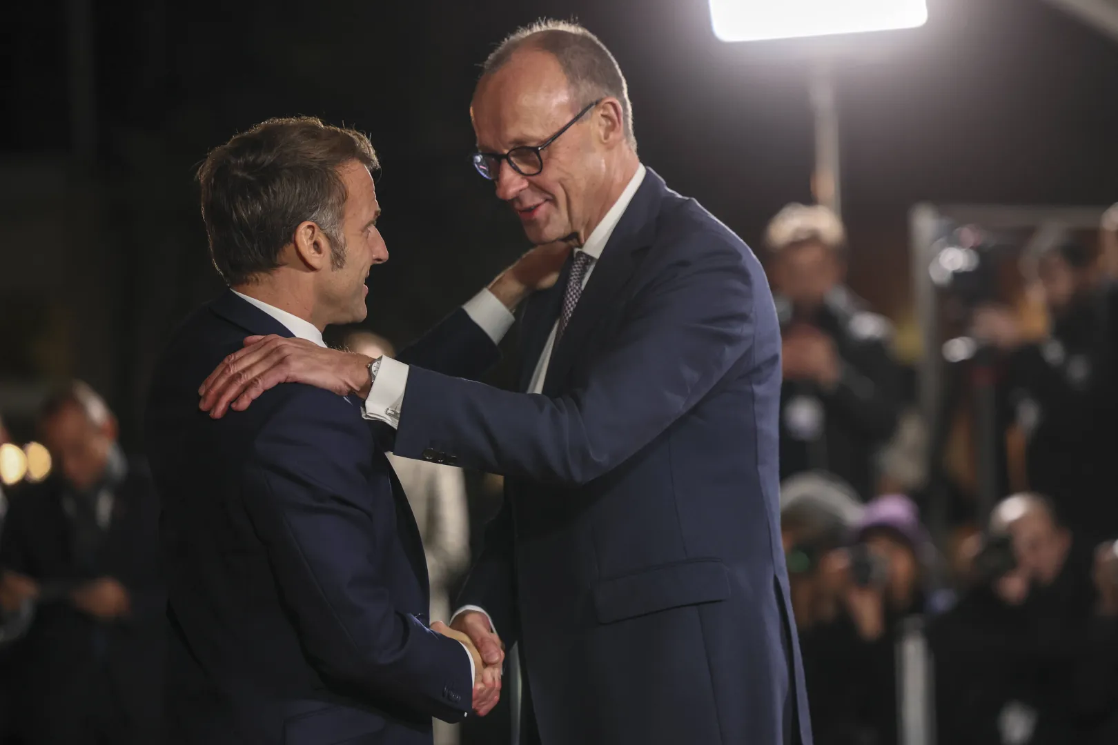 Французький президент Емманюель Макрон і федеральний канцлер Німеччини Фрідріх Мерц. Fot. PAP/EPA/ANNIBAL HANSCHKE