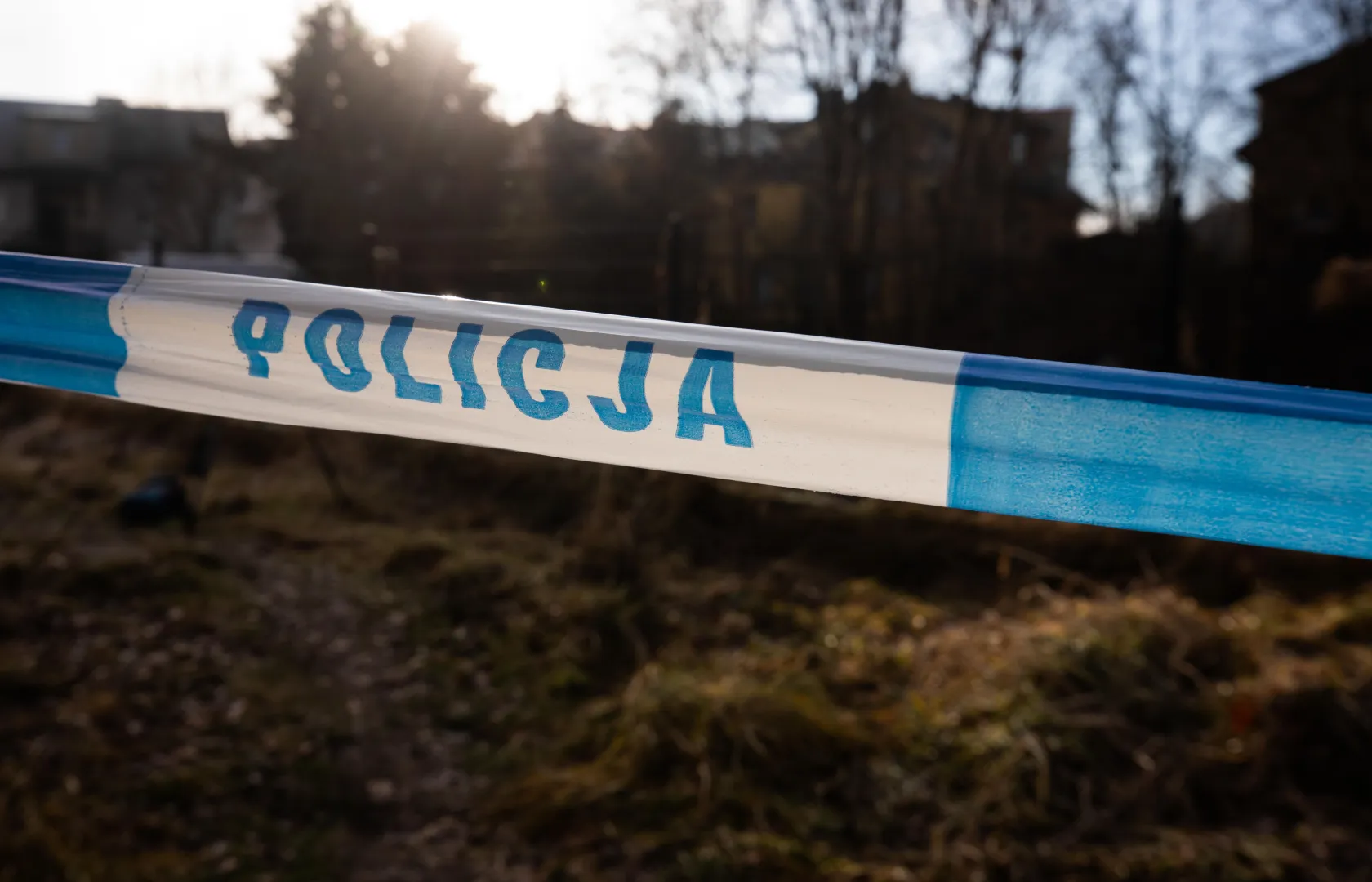 Okolice miejsca znalezienia ciała 11-letniej dziewczynki w Jeleniej Górze. Fot. PAP/Krzysztof Ćwik