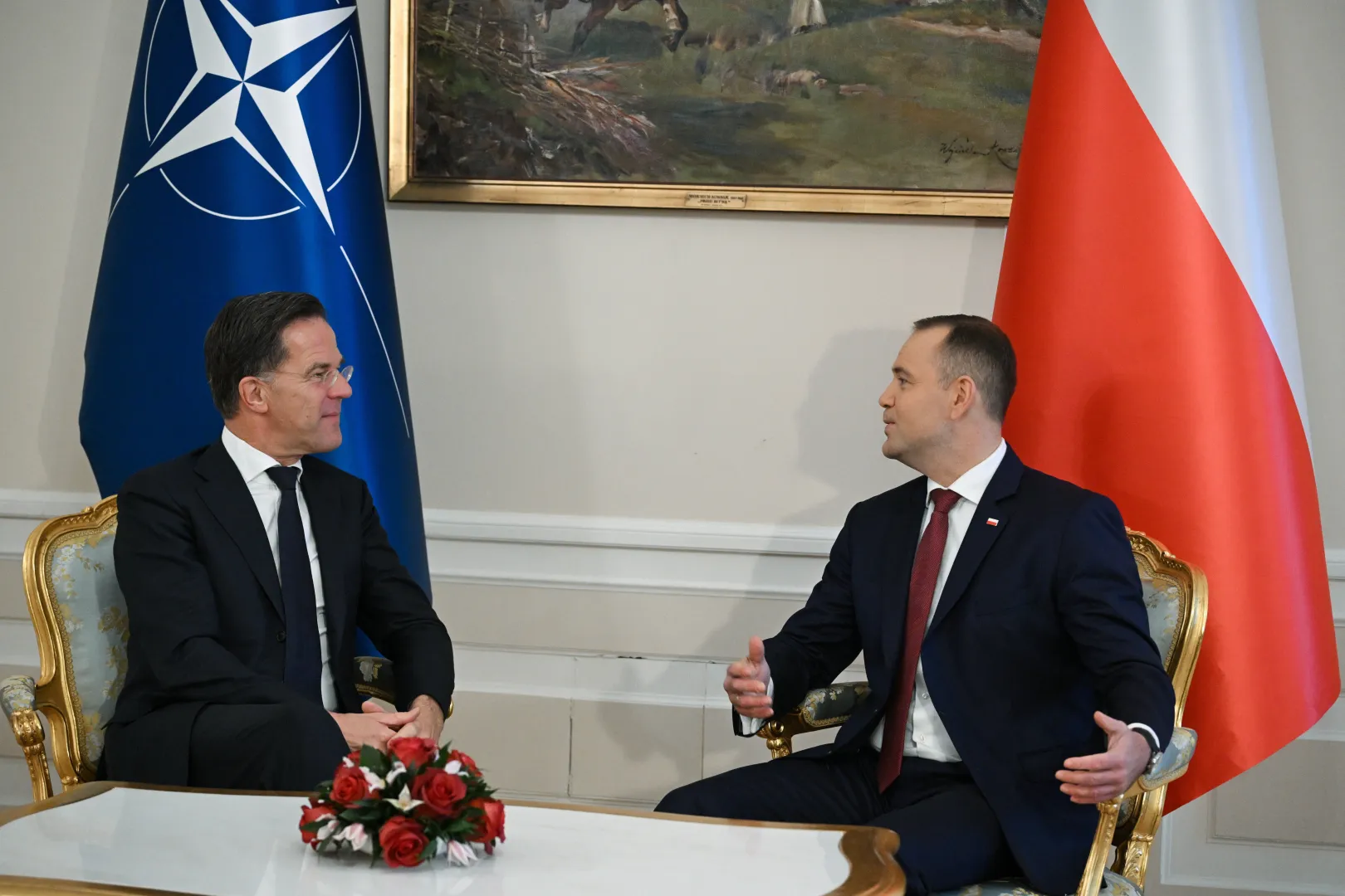 Prezydent RP Karol Nawrocki (P) oraz sekretarz generalny NATO Mark Rutte podczas spotkania w Pałacu Prezydenckim w Warszawie, fot. PAP/Radek Pietruszka
