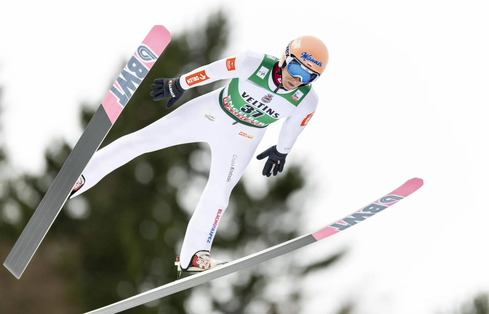 Dawid Kubacki. Fot. EPA/PHILIPP SCHMIDLI 