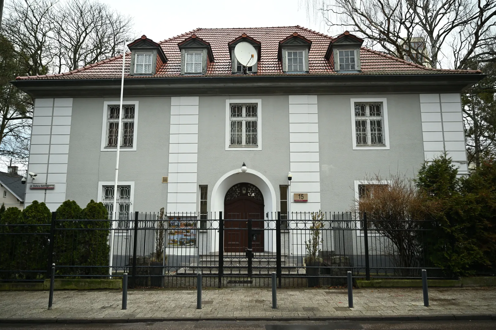 Budynek przy ul. Batorego w Gdańsku, w którym mieścił się konsulat Federacji Rosyjskiej. Fot. PAP/Adam Warżawa