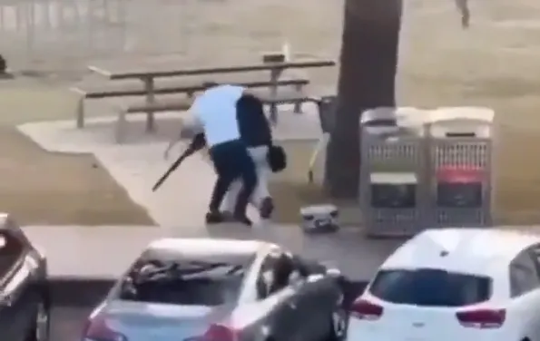 Ahmed al-Ahmed rozbroił jednego z napastników, fot. X/@dwnews, screenshot