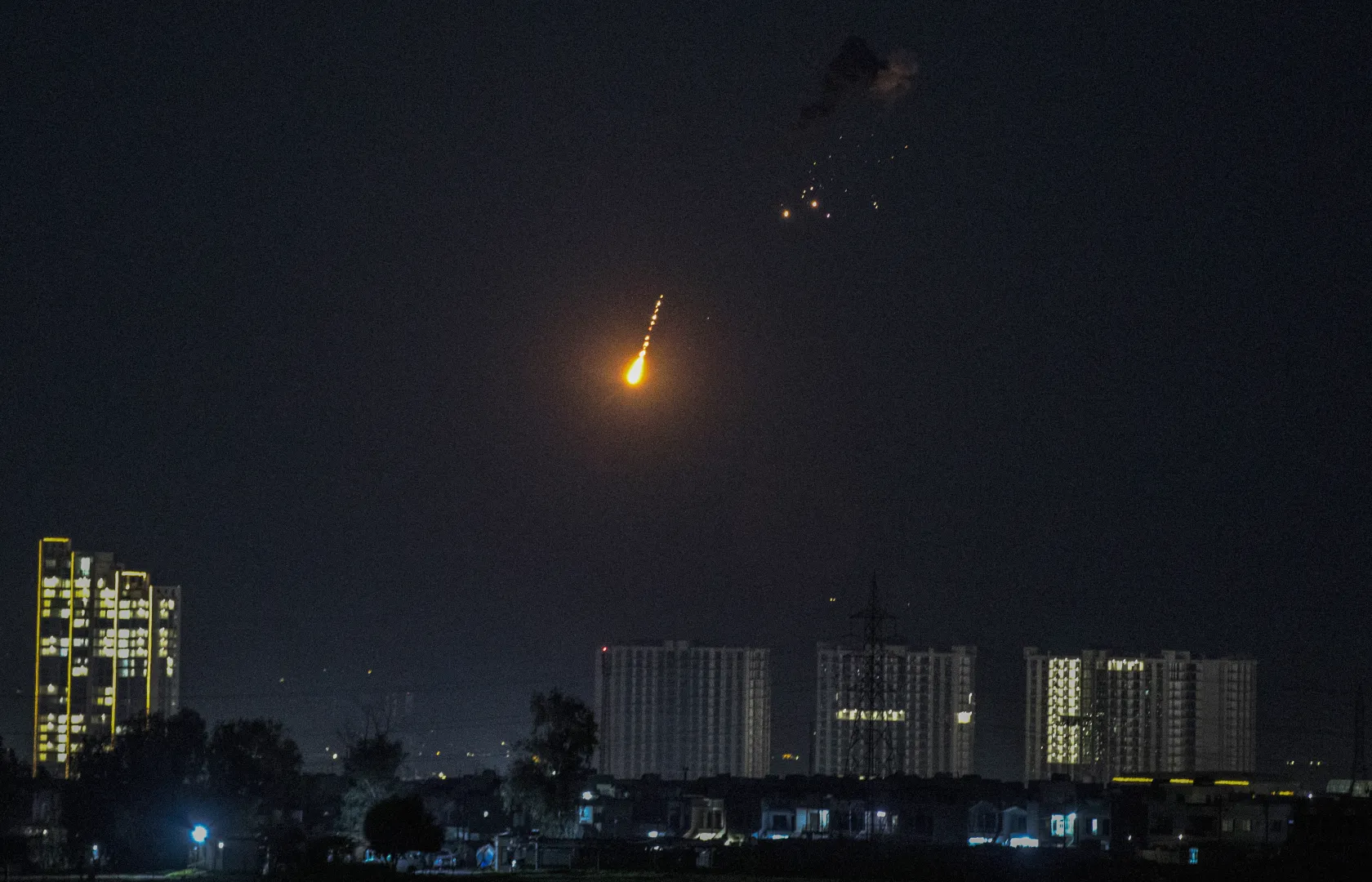 Atak rakietowy na Irak. Fot. PAP/EPA/GAILAN HAJI 