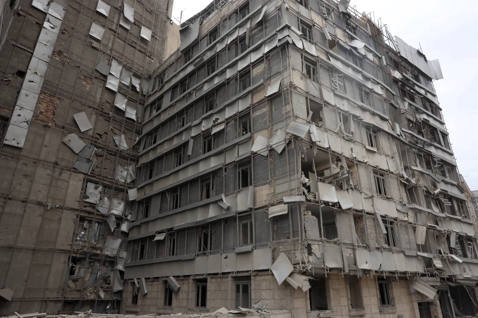 Zniszczenia w Teheranie. Fot. PAP/ EPA/ABEDIN TAHERKENAREH 