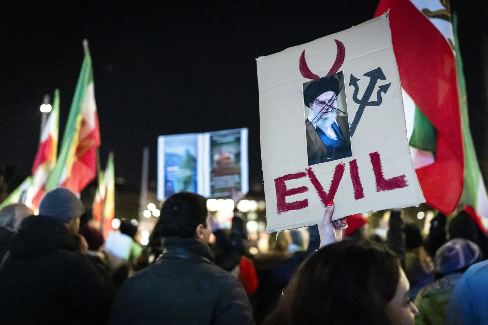 Zurych, Szwajcaria. Protest poparcia dla demonstrujących Irańczyków Fot. PAP/EPA/MICHAEL BUHOLZER