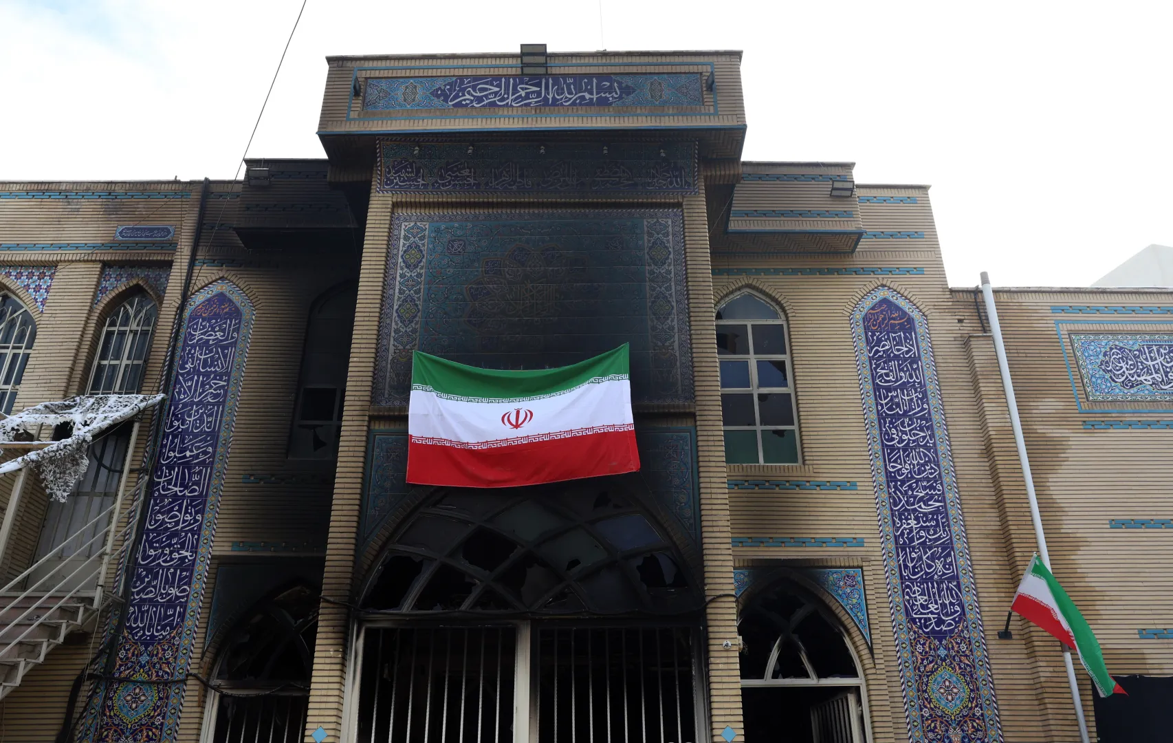 Zniszczenia podczas protestów w Teheranie. Fot. PAP/EPA/ABEDIN TAHERKENAREH