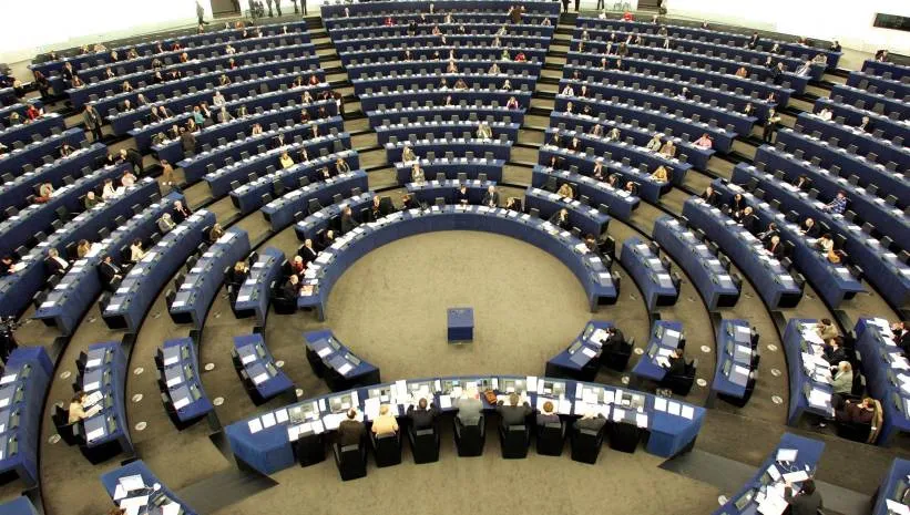 Sala plenarna PE w Strasburgu Fot. PAP/EPA/CHRISTOPHE KARABA