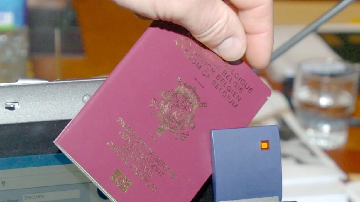 Paszport belgijski Fot. PAP/EPA/HERWIG VERGULT