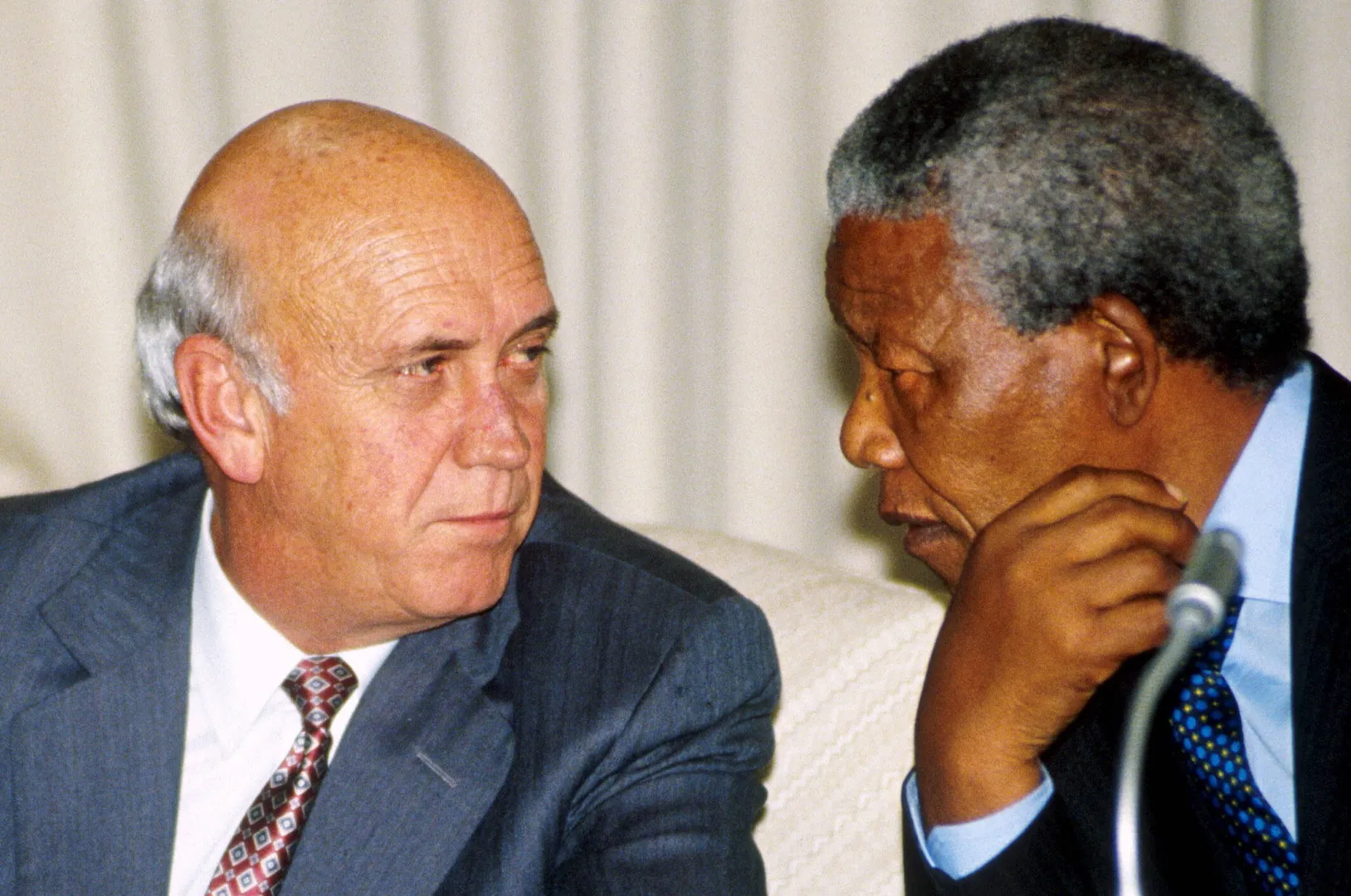 Frederik de Klerk, Nelson Mandela. Fot. PAP/ EPA/STR