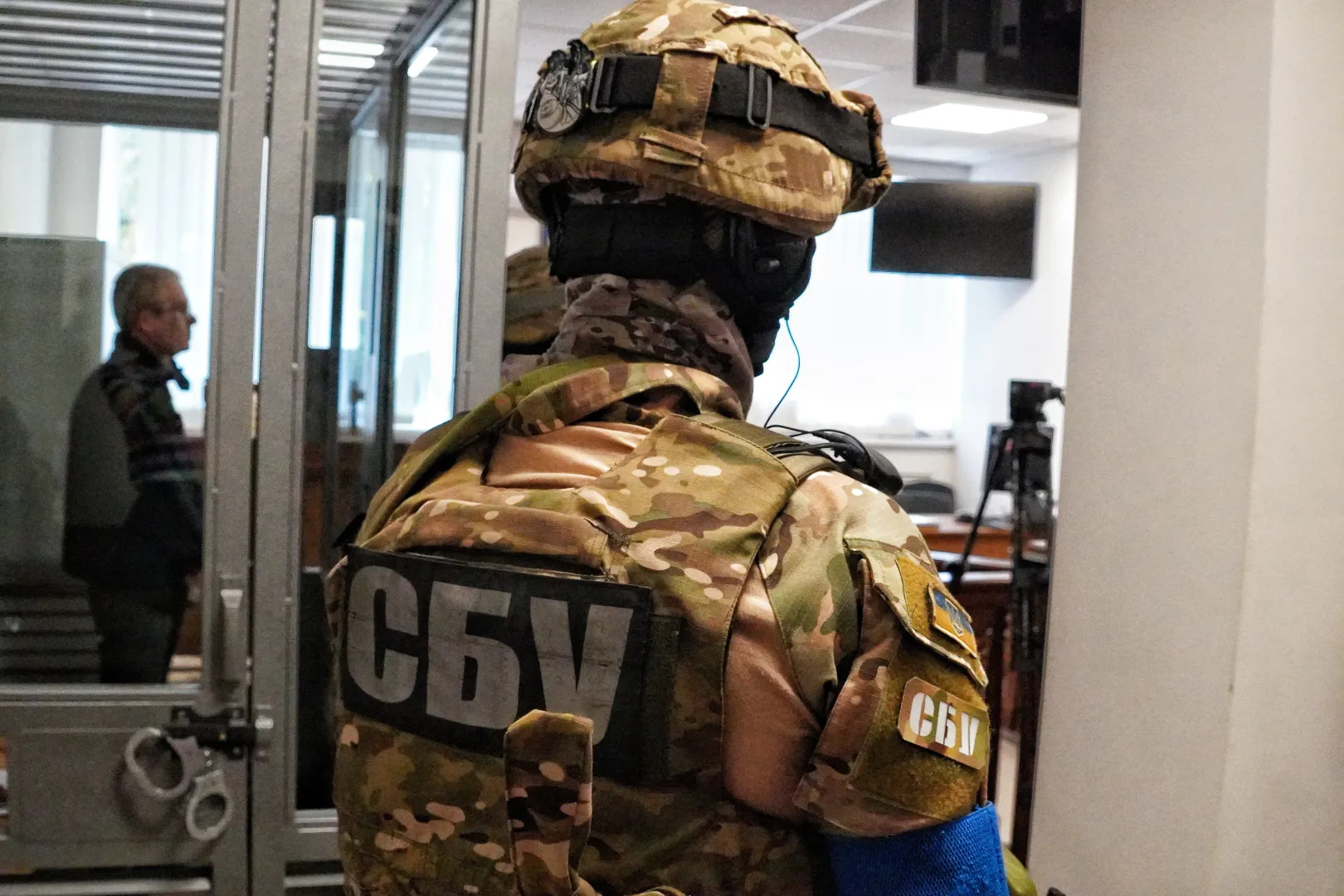 Сотрудник СБУ в зале суда. Фотоиллюстрация. Fot. PAP/Alena Solomonova