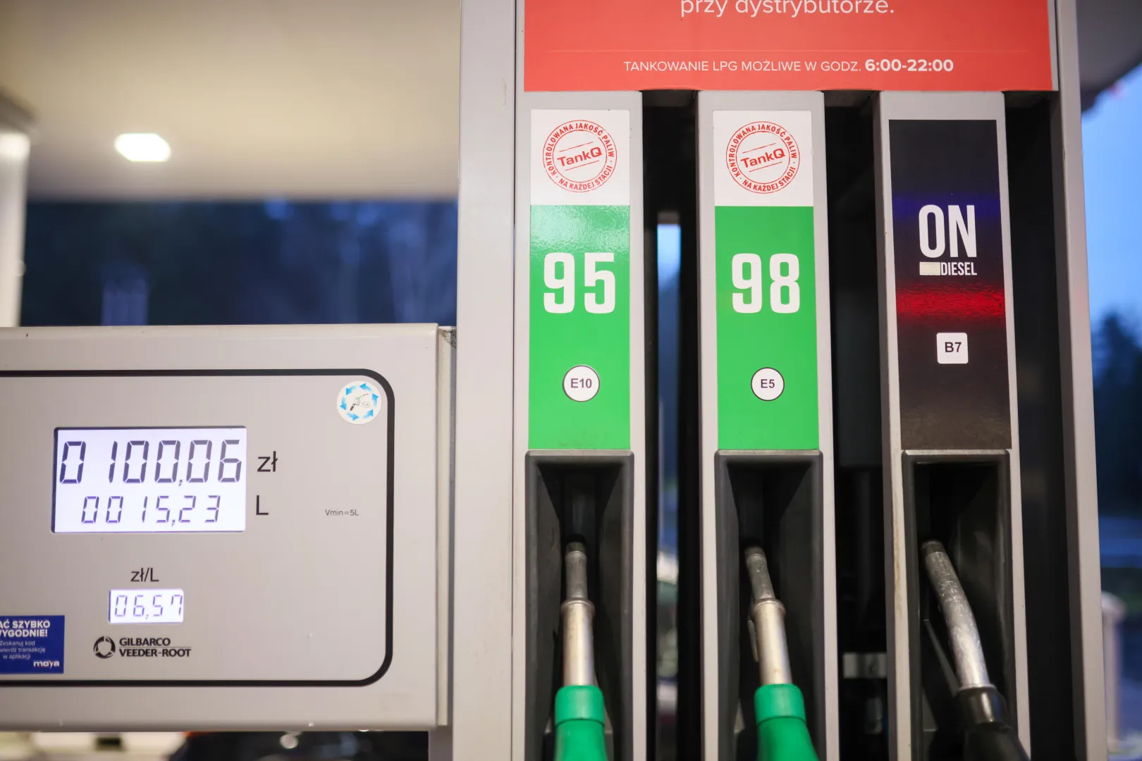 Stacja benzynowa (zdjęcie ilustracyjne). Fot. PAP/Leszek Szymański