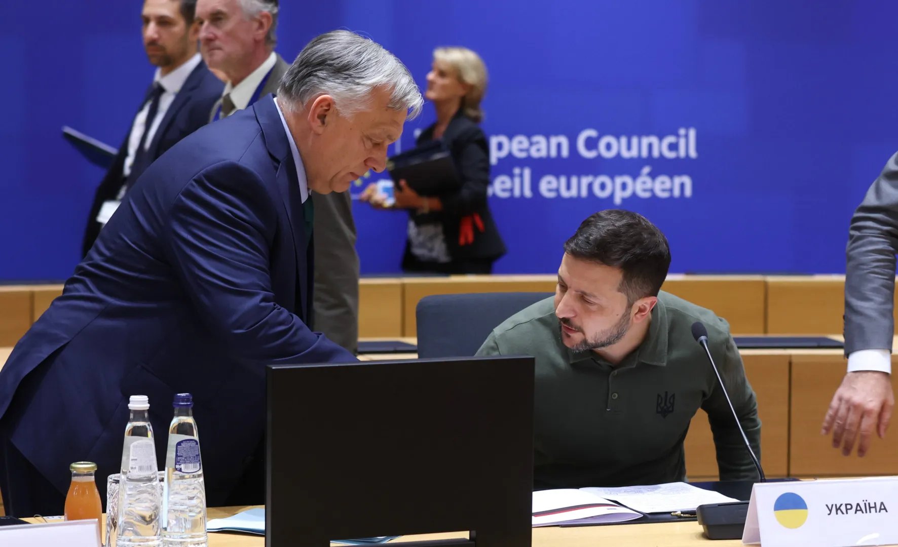 Viktor Orban i Wołodymyr Zełenski, fot. PAP/EPA/EPA POOL/OLIVIER HOSLET / POOL