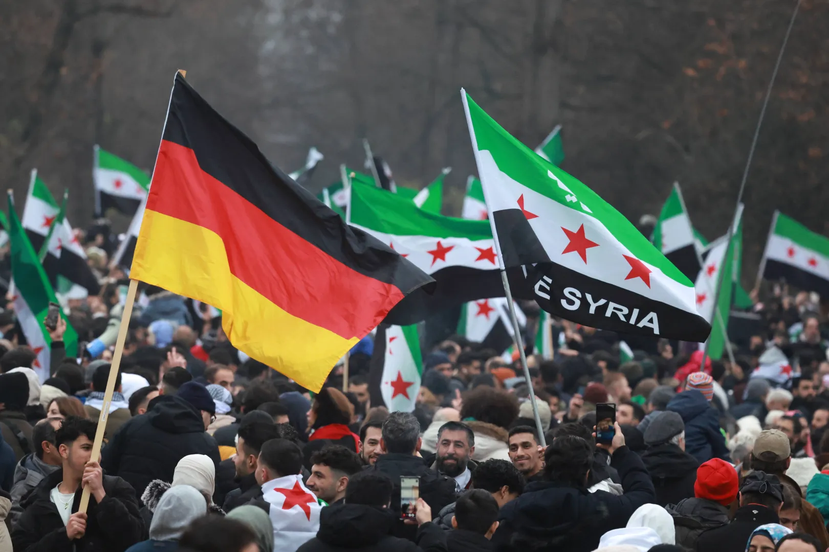 Demonstracja prosyryjska w Niemczech Fot. PAP/EPA/CLEMENS BILAN
