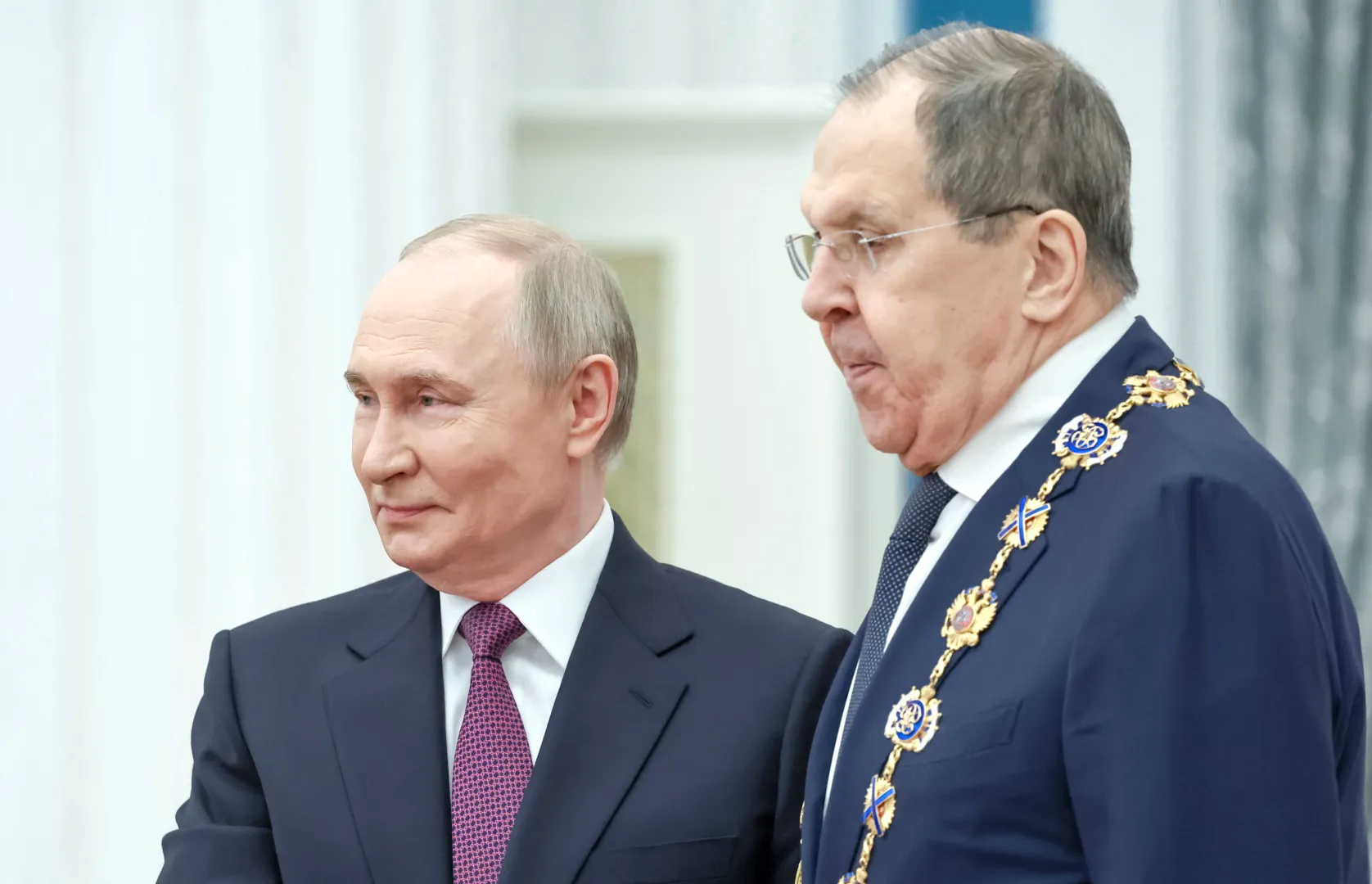 Szef rosyjskiego MSZ Sergiej Ławrow i przywódca Rosji Władimir Putin. Fot. PAP/EPA/ALEXANDER KAZAKOV / SPUTNIK / KREMLIN POOL