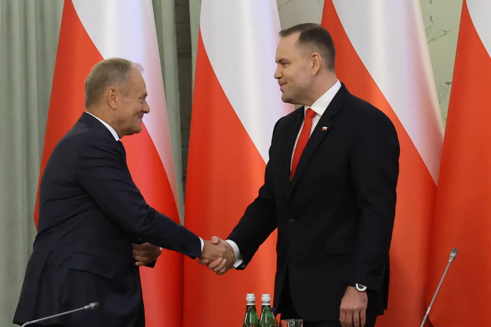 Premier Donald Tusk i prezydent Karol Nawrocki. Fot. PAP/	Albert Zawada