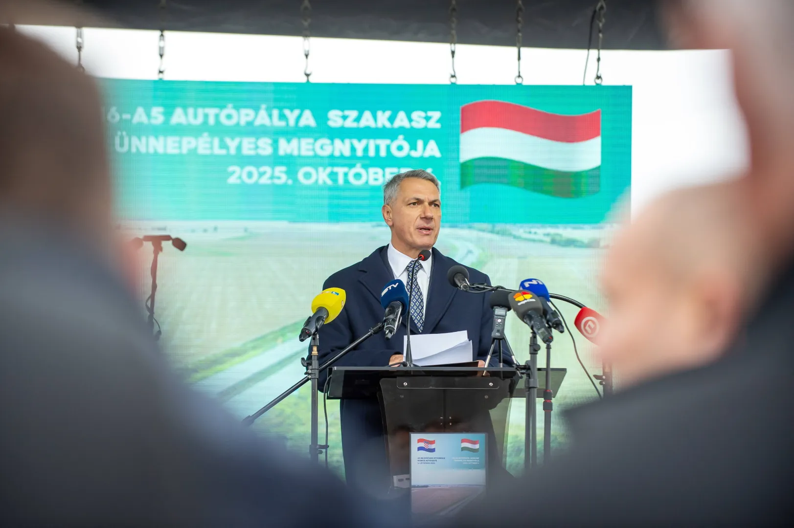 Węgierski minister budownictwa i transportu Janos Lazar. Fot. PAP/EPA/Tamas Kacsur