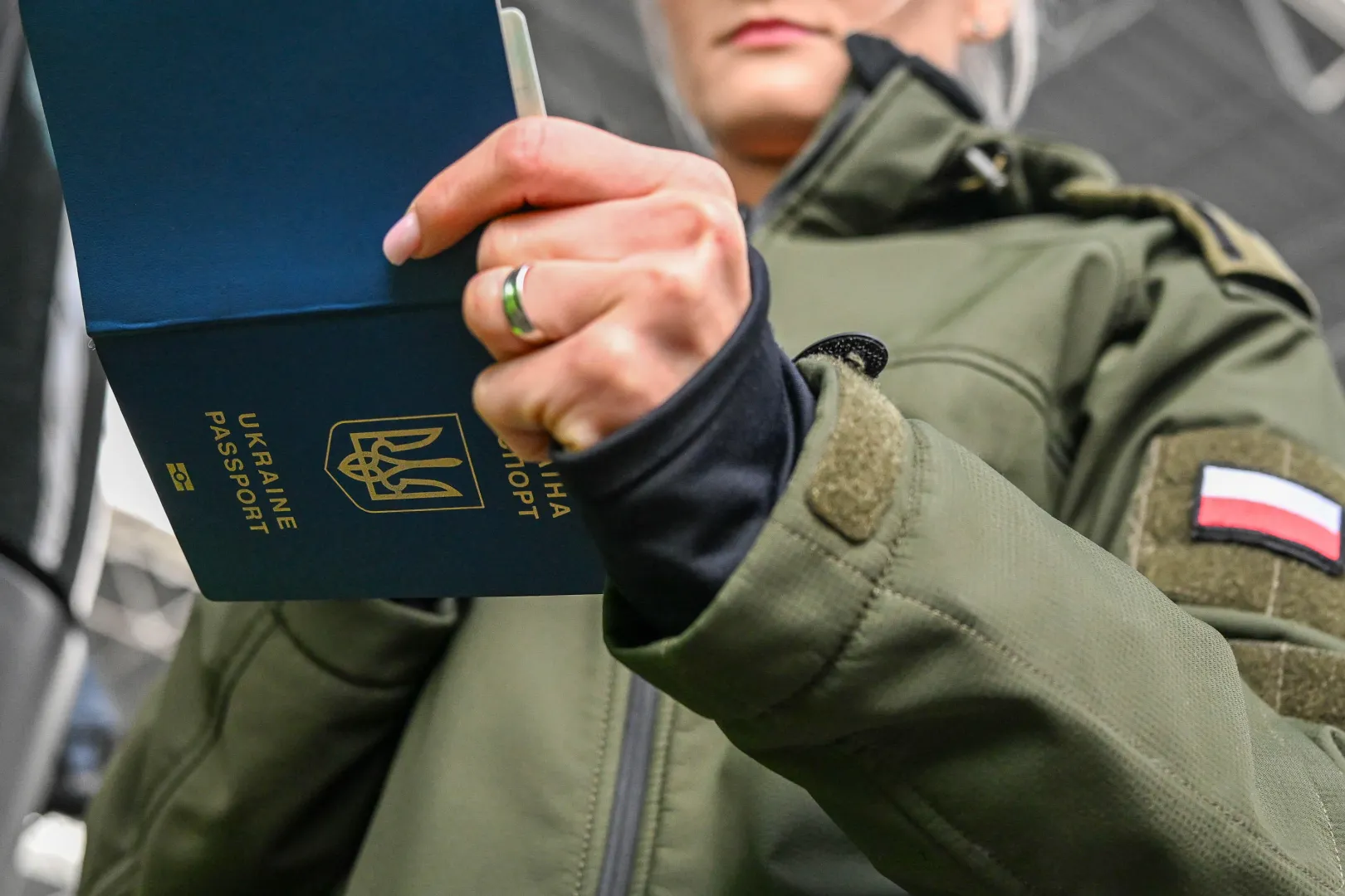 Проверка документов на украинско-польской границе. Fot. PAP/Darek Delmanowicz