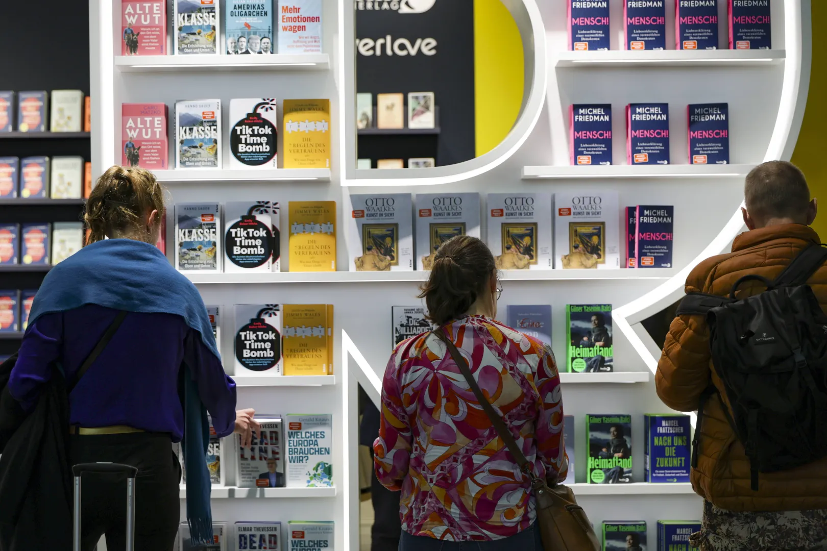 Książki (zdjęcie ilustracyjne). Fot. EPA/CHRISTOPHER NEUNDORF