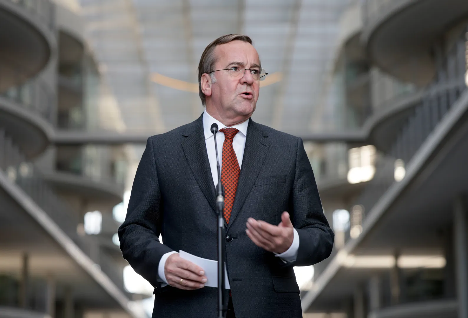 Minister obrony Niemiec Boris Pistorius. Fot. PAP/EPA/HANNIBAL HANSCHKE