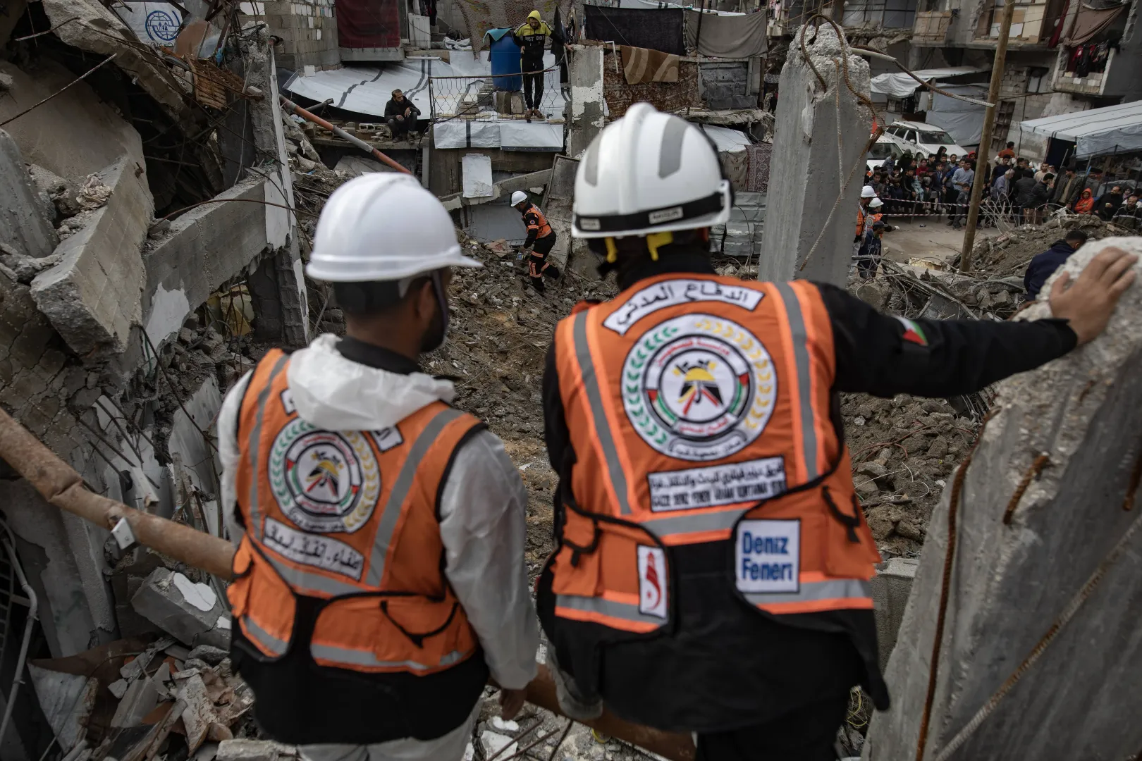 Służby ratunkowe w Strefie Gazy. Zdj. Ilustracyjne. Fot. PAP/EPA/HAITHAM IMAD