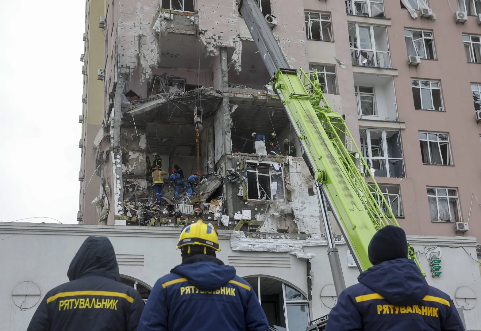 Atak Rosji na Ukrainę. Fot. EPA/SERGEY DOLZHENKO