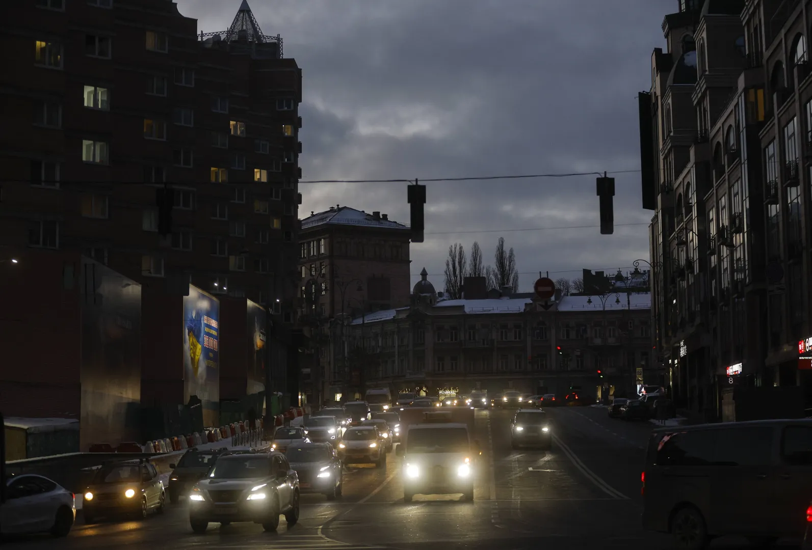 Блекаут в українській столиці. Fot. PAP/EPA/SERGEY DOLZHENKO